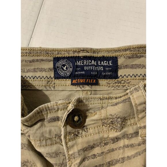 American Eagle Cargo Shorts Men's 32x9 Aztec All Over Print Active Flex Beige - Picture 11 of 13